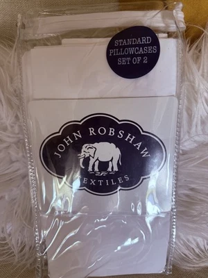 NUEVO NUEVO CON ETIQUETAS Juego de 2 fundas de almohada blancas John Robshaw puntada azul (pantalla) 20" x 30" Foto 1 de 4