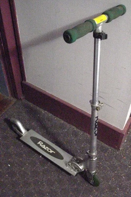 Scooter Razor Original Vintage Principios de la década de 2000, Ruedas Verdes Foto 1 de 3