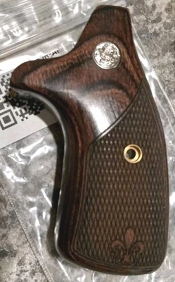 S&W J Frame ALTAI Grips Walnut Checkered Fleur-de-lis  w/ Silver Medallions - Image 1 of 3