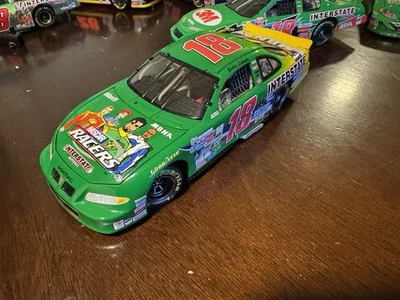 Bobby Labonte #18 1999 baterías interestatales NASCAR Racers Pontiac 1:24 Foto 1 de 2
