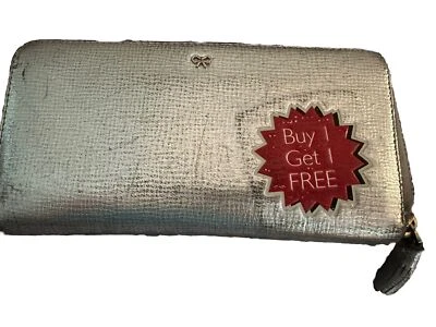 Cartera larga plateada Anya Hindmarch compra una divertida Foto 1 de 4