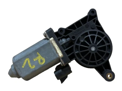 2000 2001 02 03 04 SUBURBAN 1500 правый мотор заднего стекла Rh OEM: 88937199 - Изображение 1 из 4