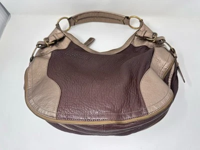 Bolso Hobo Kate Landry Cuero Esmaltado Pelo de Becerro Antiguo Latón Bolsillos Frontales Foto 1 de 4