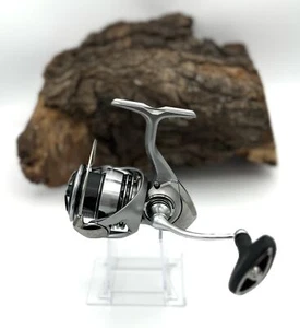 Daiwa 23 Exceler LT3000-C Spinnrolle AIRDRIVE Design Spinning Reel Angelrolle - Bild 1 von 3