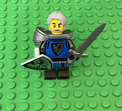 Lego Castillo Medieval Caballero Halcón Negro minifigura con gran espada y escudo Foto 1 de 3