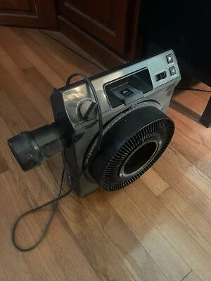Kodak Carousel 5200 Slide Projector Vintage w Zoom Lens, Remote & Box NO ADVANCE - Image 1 of 4
