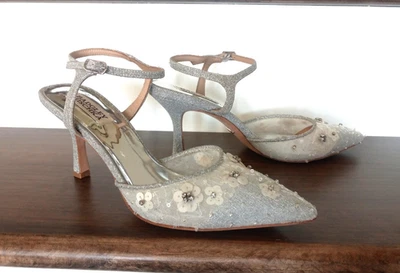 Zapatos de Boda Badgley Mischka Plateados y Blancos Florales Bordados Tacón Medio Talla 7 Foto 1 de 4