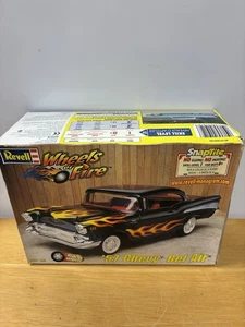 Revell 85-1912 1957 Chevy Bel Air Snap Tite WHEELS OF FIRE KIT 1/25 Pre Owned - Picture 1 of 8