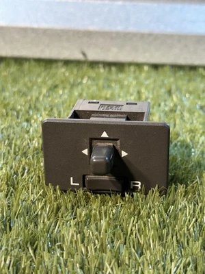 Interruptor de ajuste del espejo retrovisor eléctrico para tablero Nissan Pickup D21 Pathfinder 1986-1993 OEM Foto 1 de 4