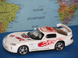 1/36 KINSMART DODGE VIPER 03 WHITE KT5039 ***BRAND NEW & RARE*** - Picture 1 of 2