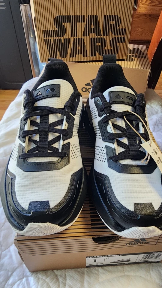 Adidas Star Wars Darth Vader y Storm Troopers Adidas Zapatos Talla 1 NUEVO En Caja Foto 1 de 4