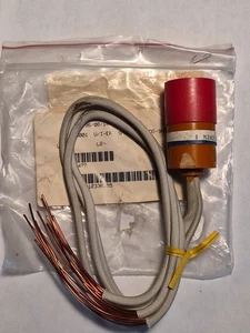 Wicks 3- PIN CONNECTOR INSERT M24231/24-010, NSN: 5935-01-233-6155, NOS. - Picture 1 of 3