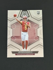 2024 Panini Mosaic Jayden Daniels Rookie #302 Washington Commanders RC (Q) - Foto 1 di 2