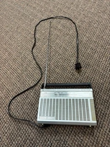 Vintage General Electric AM/FM tragbares Radio Akku oder Klimaanlage gebraucht getestet funktioniert - Bild 1 von 4