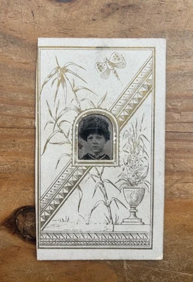 ANTIQUE 19TH CENTURY AMERICAN GEM TINTYPE PORTRAIT – HART’S PORTRAIT ROOMS, CITY - Image 1 of 3