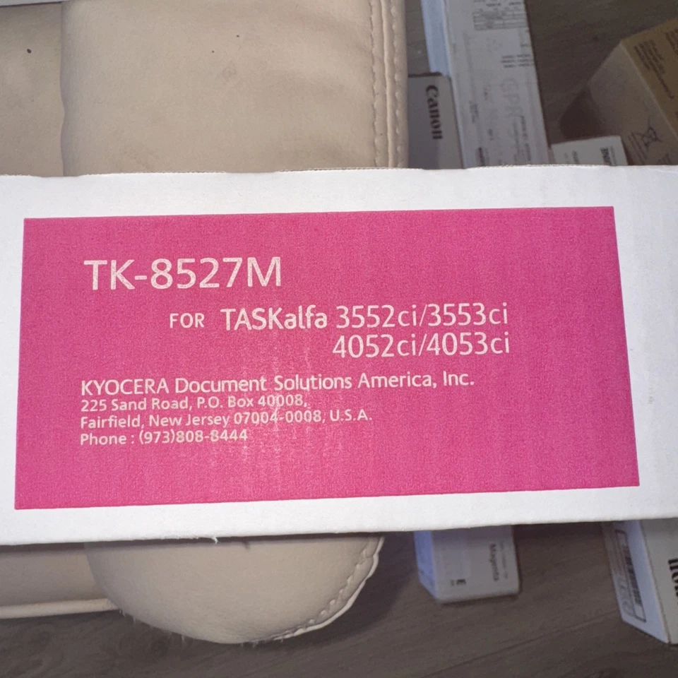 Tóner magenta genuino Kyocera TK8527M, caja sellada Foto 1 de 2