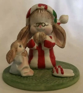 Enesco Hase und Baby Figur Weihnachten betende Hausschuhe skurriler Hase - Bild 1 von 6
