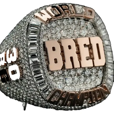 Súper Ofertas Deslumbrante Anillo Hip Hop BAGUETTE Chapado en Oro Diseño Único Helado Foto 1 de 4