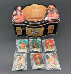 2010 Topps WWE Smackdown vs. RAW Dose und 6 neue Erkennungsmarken in Verpackung - Bild 1 von 10