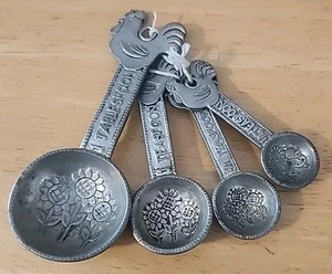 Juego completo de 4 cucharas medidoras de pollo gallo de metal en relieve con girasoles - Imagen 1 de 10