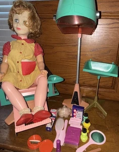 Antikes Vintage Puppen Betty's Beauty Parlor Set mit Zubehör - Bild 1 von 12
