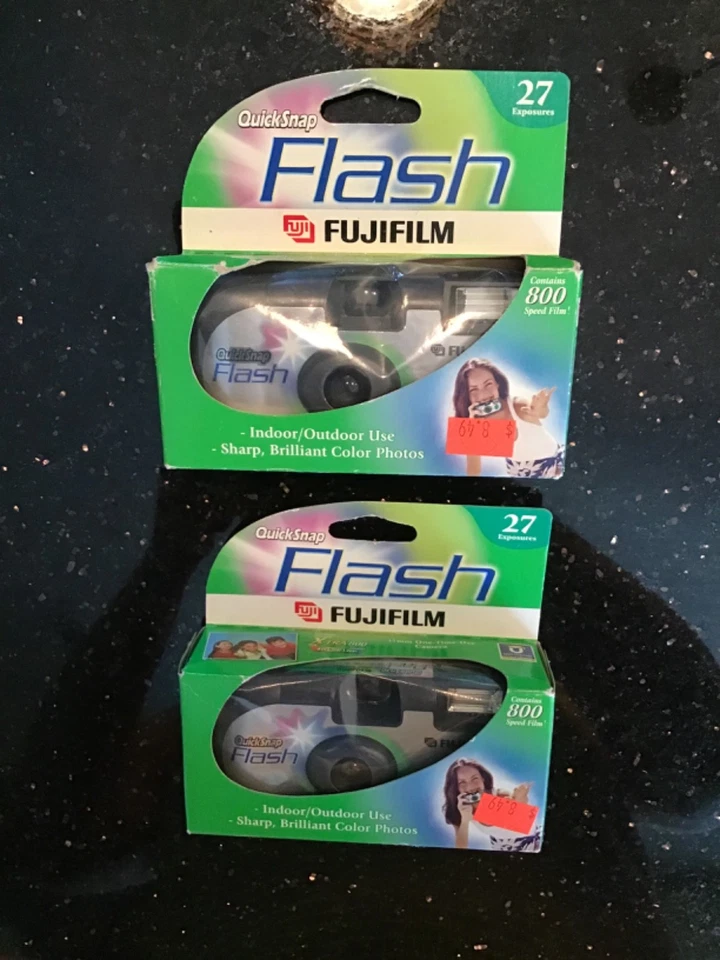 2 FUJI QUICKSNAP FLASH 800 speed Disposable CAMERAS 27 exp.  EXPIRED NOS 35mm - Image 1 of 4