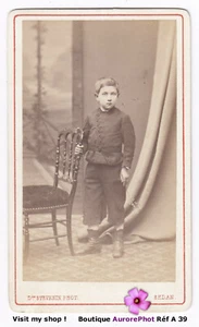 JEUNE GARÇON EN PETIT COSTUME SOMBRE EN POSE , CDV STEVENIN à SEDAN -A39 - Picture 1 of 1