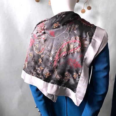 Bufanda de seda de cachemira Ralph Lauren 33" x 34" Japón plata satinado ribete clásico glamour Foto 1 de 4