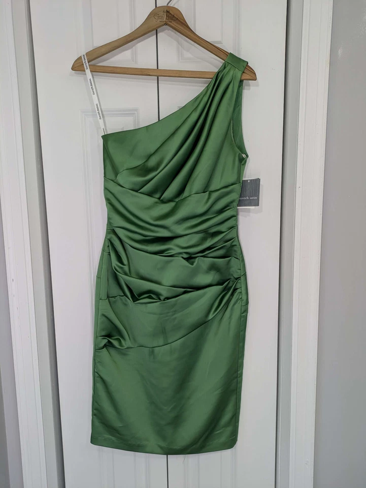 Vestido David's Bridal novo com etiquetas feminino tamanho 2 um ombro comprimento joelho verde - Imagem 1 de 4