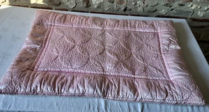 Ancien édredon piqué en satin pour bébé an 30 40 Old baby quilted duvet 70x107cm - Imagen 1 de 22