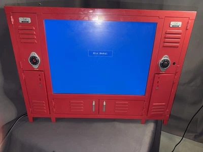 High School Musical 13 LCD TV Televisión Armario Rojo 2007 FUNCIONA Raro Foto 1 de 4