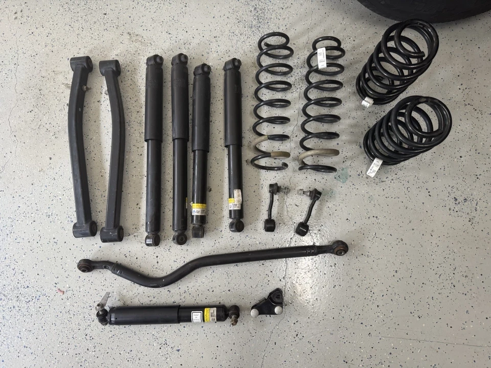 Jeep Wrangler JL/JLU OEM MOPAR RUBICON Kit de elevación de suspensión de nivel - Completo Foto 1 de 4