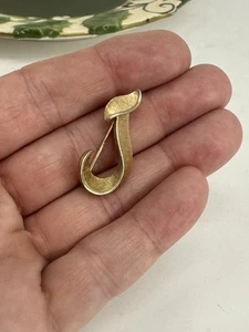 Vintage Crown Trifari Gold Tone Capital J Initial Letter Small Brooch Pin - Picture 1 of 3