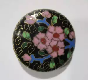 Vintage Cloisonné su disco in ottone perlina, disegno floreale rosa e nero, 42,5 mm - Foto 1 di 7