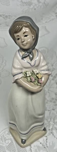 Torralba Spanish 9.5” Porcelain Woman with Flowers Looks Like LLadro - Picture 1 of 9