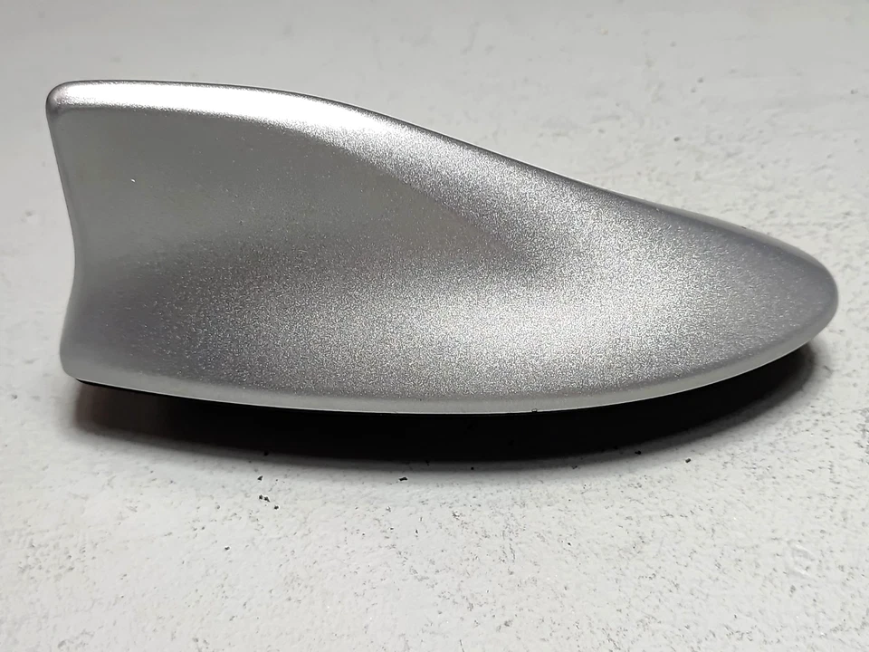 Toyota Camry 2020-2024 2,5 L techo trasero aleta de tiburón antena plateada *1J9* OEM Foto 1 de 4