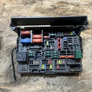 BMW 1 3 X1 Series E90 E91 E84 E87 Fuse Box Front Power Distribution OEM - Picture 1 of 8