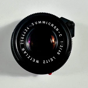 Leica 40mm f/2 Summicron-C with Leica original lens hood, 35mm frame lines - Picture 1 of 9