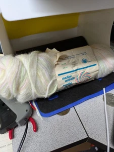 Caron Dazzleaire Garn SAND #2660 beige weiß 2 Unzen - Bild 1 von 1