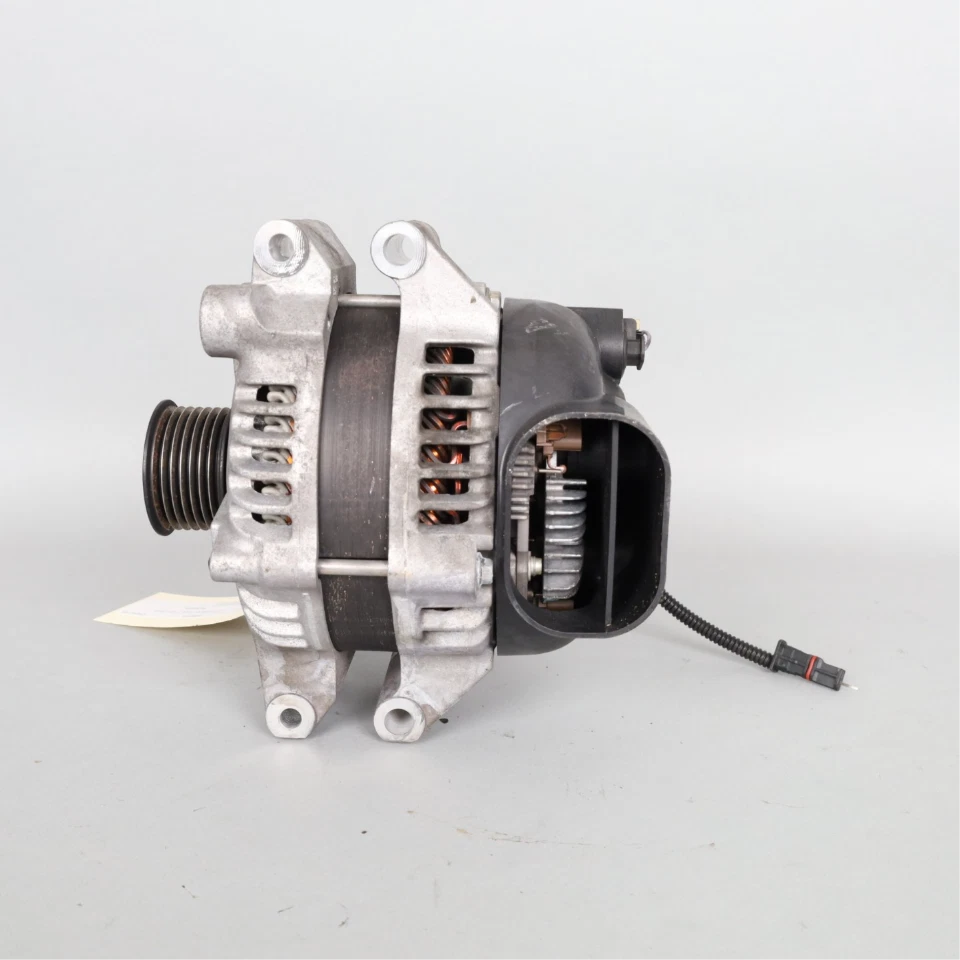 Alternador BMW 550i 650i 750i M5 M6 X5 X6 X6M 4.4 12317606628 OEM usado Foto 1 de 4