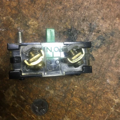 Bloque único de contacto verde auxiliar General Electric 1NO CR104P-XC1 CR104PXC1 Foto 1 de 4