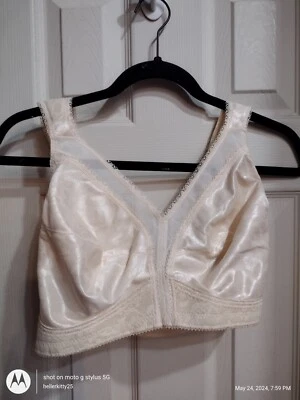 Sujetador sin aros UNDERSCORE JCP Fashion Plus floral satinado COMODIDAD crema talla 42C Foto 1 de 4