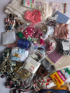 LARGE JOB LOT#07 - Ribbon, lace, braid, buttons, bows, embellishments & more. - Picture 1 of 13