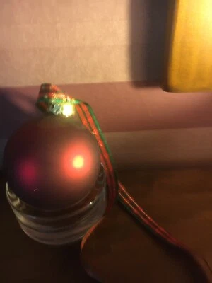 Kaheku  Baumkugel exklusiv  Rot mattiert   Ca 8 cm    Art 9 - Bild 1 von 4