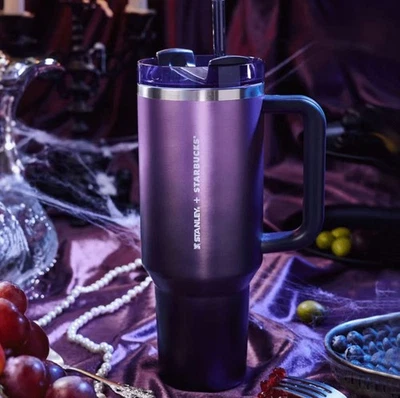 Copo Starbucks x Stanley 2025 China Halloween roxo 40 oz SS - Imagem 1 de 4