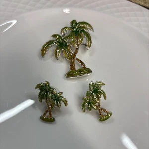  Vintage Enamel Palm Tree Brooch & Clip Earrings Set Hawaii Tropical 1980s - Picture 1 of 3