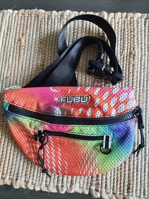 Riñonera Forever 21 FUBU Rainbow Mesh correas ajustables cremalleras 11W X 6T Foto 1 de 4