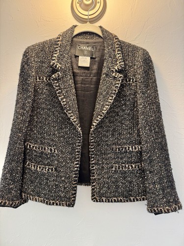 Blazer vintage anni 2000 CHANEL marrone nero tweed bouclé bottoni fiocco oro FR 38