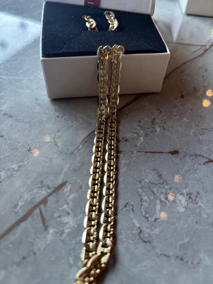 Cadena de eslabones cubanos de oro 14k Foto 1 de 4