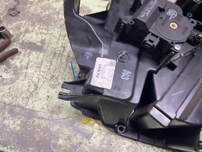 КОРПУС СЕРДЕЧНИКА ИСПАРИТЕЛЯ CADILLAC SRX 2007-2009 ПОЛОВИНА - Изображение 1 из 4